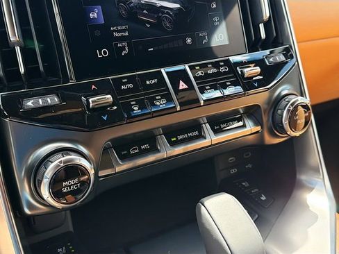 New 2026 Lexus LX 700h Luxury image 33