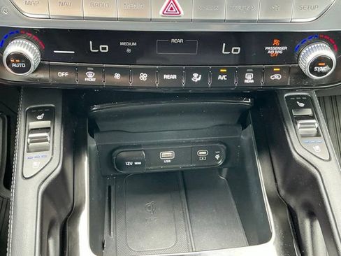 Used 2025 Kia Telluride SX w/ SX Captain's Chair Package FWD image 15