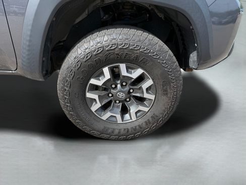 Used 2021 Toyota Tacoma TRD Off-Road AWD/4WD image 19