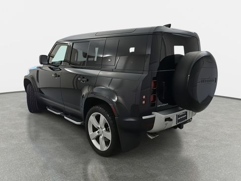 Used 2024 Land Rover Defender 110 SE image 7