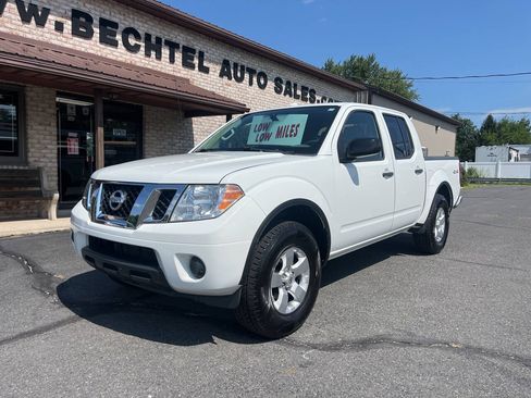 Used 2013 Nissan Frontier SV AWD/4WD image 2
