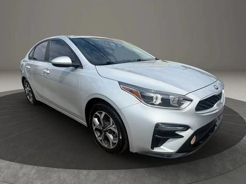 Used 2020 Kia Forte LXS FWD image 3
