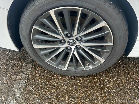 Used 2025 Lexus ES 350 w/ Premium Package FWD image 6
