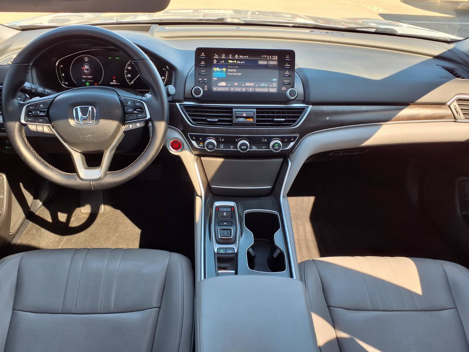 Used 2018 Honda Accord Touring image 4