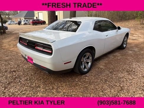 Used 2021 Dodge Challenger SXT w/ Driver Convenience Group image 11