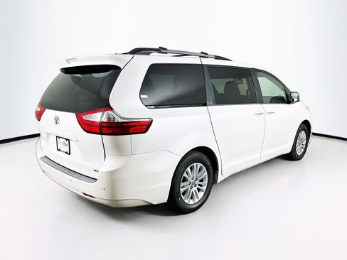 Used 2015 Toyota Sienna XLE Premium image 9