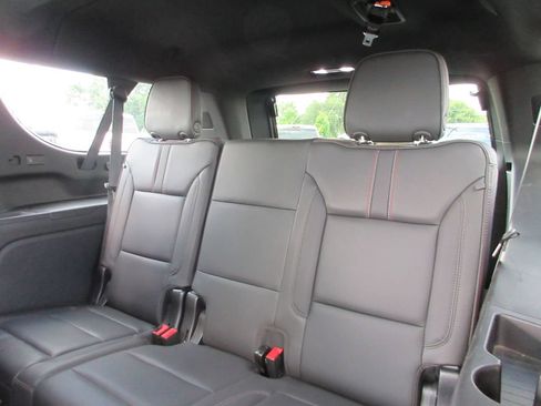 Used 2023 Chevrolet Suburban RST AWD/4WD image 21