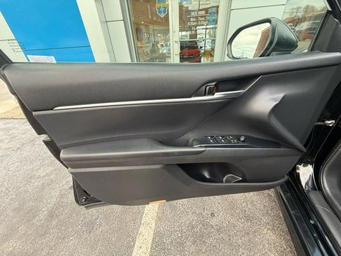 Used 2018 Toyota Camry SE w/ Moonroof Package image 14