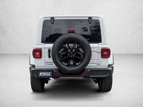 Used 2025 Jeep Wrangler Unlimited Sahara w/ Safety Group AWD/4WD image 7