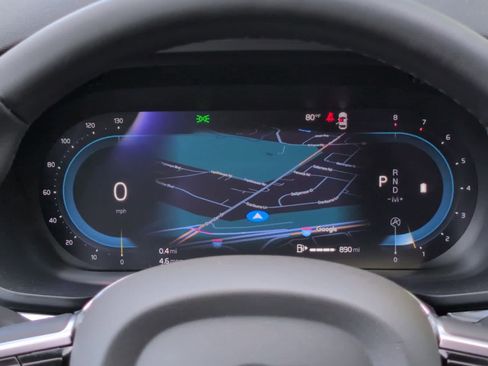 Used 2025 Volvo XC60 B5 Plus image 19