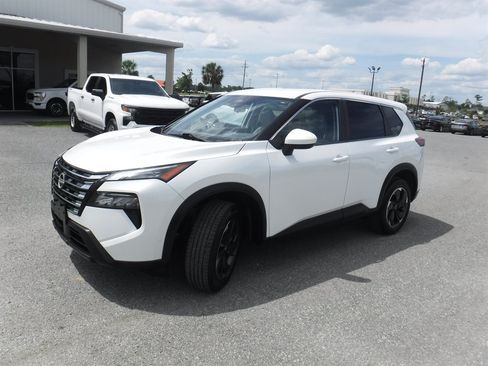 Used 2024 Nissan Rogue SV AWD/4WD image 24