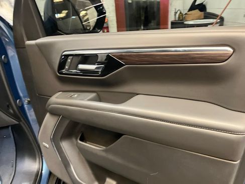 Used 2025 Chevrolet Tahoe LT w/ Comfort Package AWD/4WD image 36