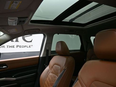 Used 2023 Nissan Pathfinder Platinum image 17