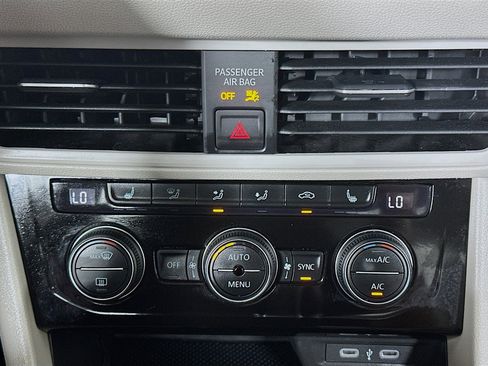 Used 2024 Volkswagen Jetta SE image 24