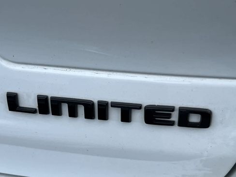 Used 2025 Jeep Grand Cherokee Limited w/ Black Appearance Package AWD/4WD image 21