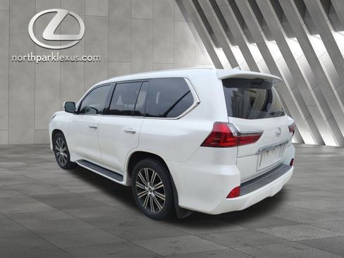 Used 2019 Lexus LX 570 4WD w/ Luxury Package image 2