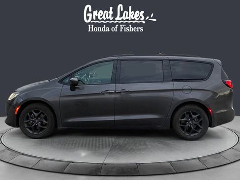 Used 2019 Chrysler Pacifica Touring-L Plus w/ S Appearance Package FWD image 2