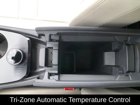 Certified 2025 Nissan Rogue SL w/ SL Premium Package AWD/4WD image 24