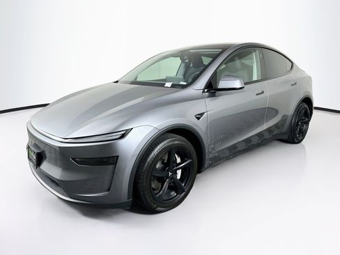 Used 2026 Tesla Model Y AWD image 3