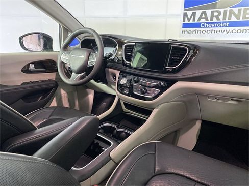 Used 2024 Chrysler Pacifica Limited image 27