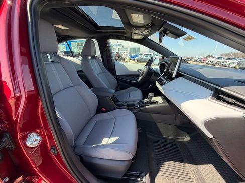 Used 2025 Toyota Corolla SE w/ SE Premium Package image 22