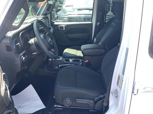 Certified 2025 Jeep Wrangler Unlimited Rubicon 4xe w/ Safety Group AWD/4WD image 9