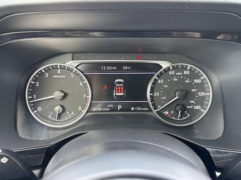 Used 2025 Nissan Pathfinder SV image 18