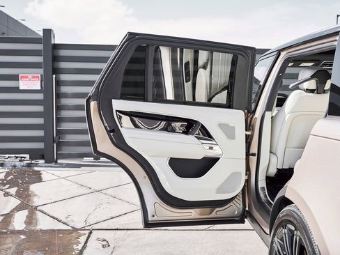 Used 2026 Land Rover Range Rover Long Wheelbase SE image 25