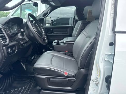 Used 2024 RAM 2500 Tradesman w/ Chrome Appearance Group AWD/4WD image 3