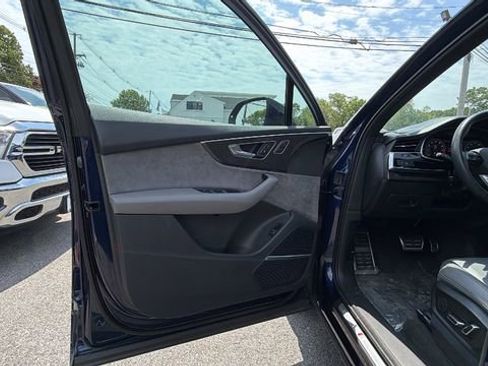 Used 2021 Audi SQ7 Premium Plus w/ Driver Assistance Package AWD/4WD image 15