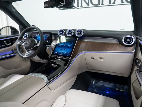 New 2027 Mercedes-Benz GLC 300 4MATIC image 14