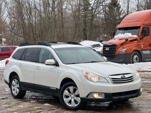 Used 2011 Subaru Outback 2.5i Premium AWD/4WD image 8