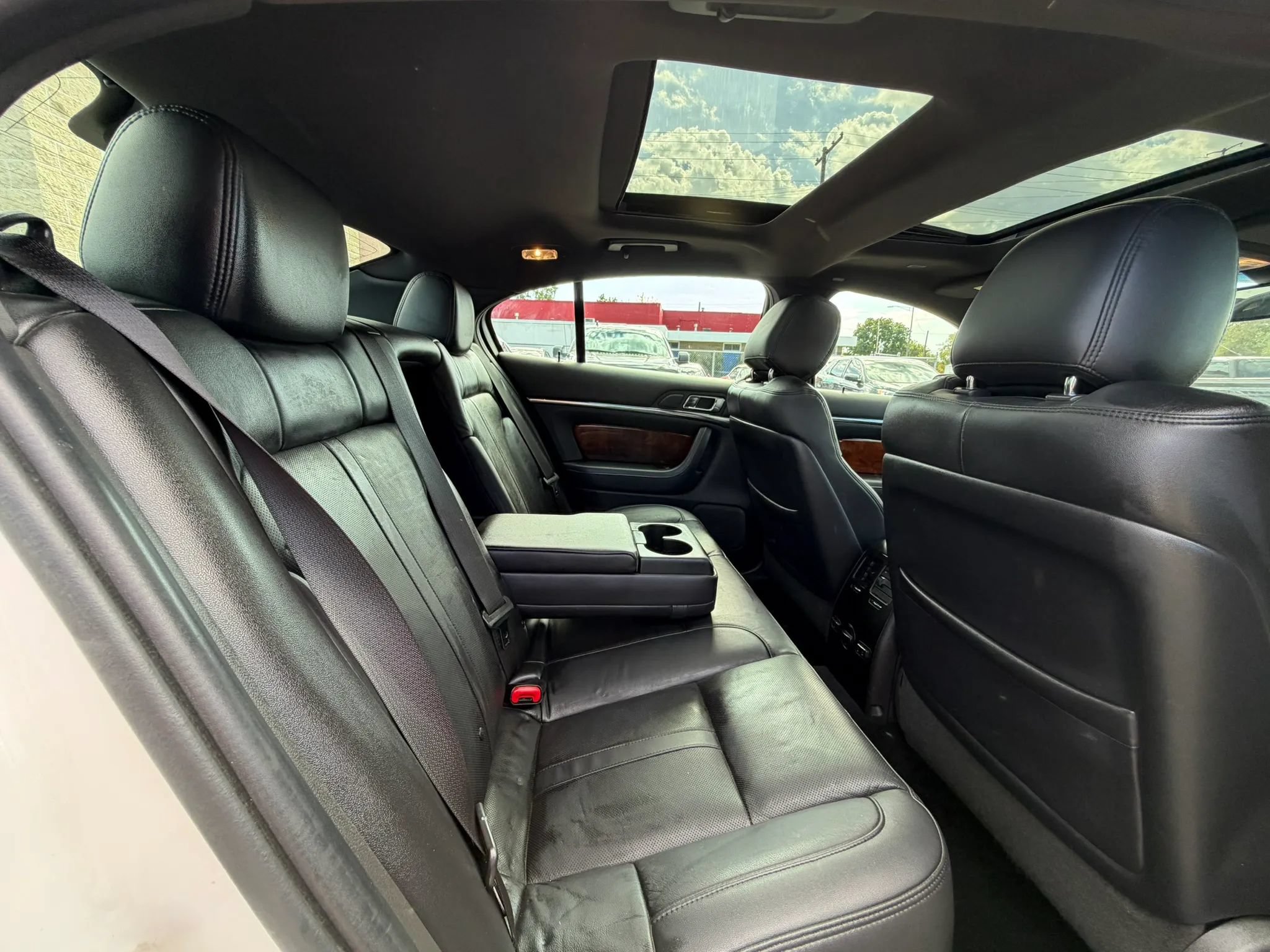 Used 2013 Lincoln MKS AWD image 24