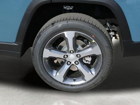 New 2026 Jeep Grand Cherokee Limited RWD image 8