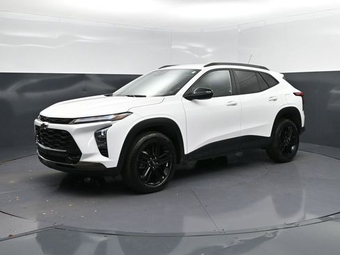 Used 2024 Chevrolet Trax ACTIV w/ Driver Confidence Package image 3