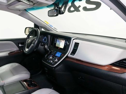 Used 2016 Toyota Sienna Limited Premium FWD image 24