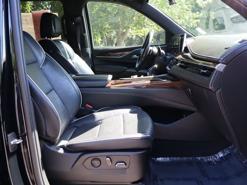 Used 2022 Cadillac Escalade Premium Luxury AWD/4WD image 24