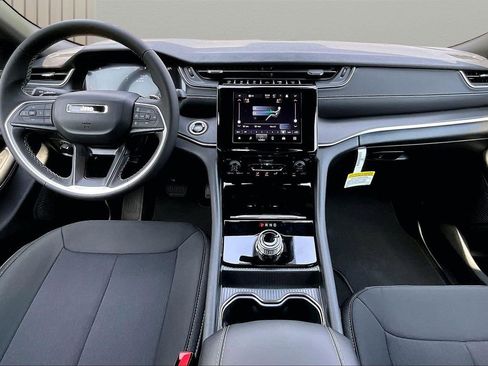 New 2026 Jeep Grand Cherokee Laredo RWD image 10