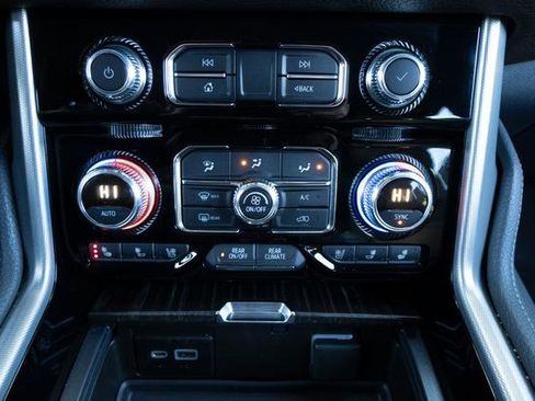 Used 2021 GMC Yukon Denali w/ Denali Premium Package image 22