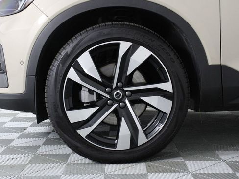 Certified 2026 Volvo XC40 B5 Ultra w/ Climate Package image 28