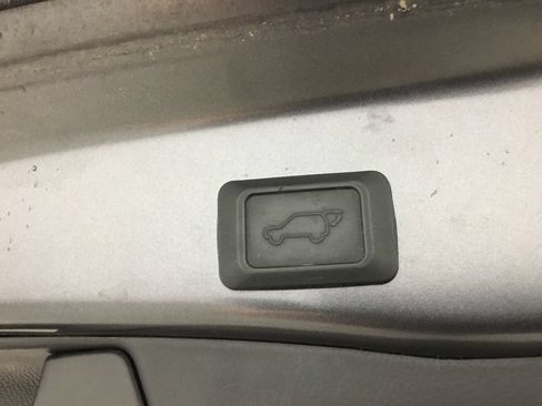 Used 2022 Toyota RAV4 Limited w/ Limited Grade Weather Package AWD/4WD image 18