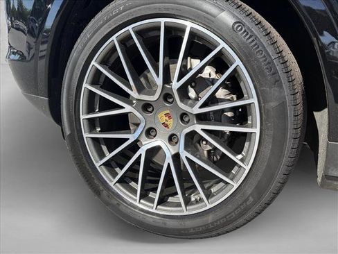 Used 2020 Porsche Cayenne E-Hybrid Coupe AWD/4WD image 7