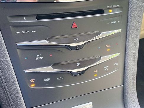 Used 2018 Lincoln MKT AWD image 26