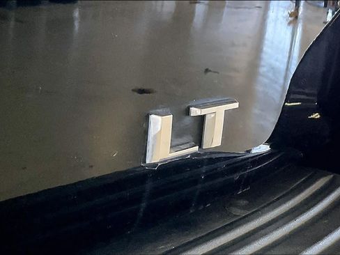 Used 2021 Chevrolet Suburban LT w/ Luxury Package RWD image 9