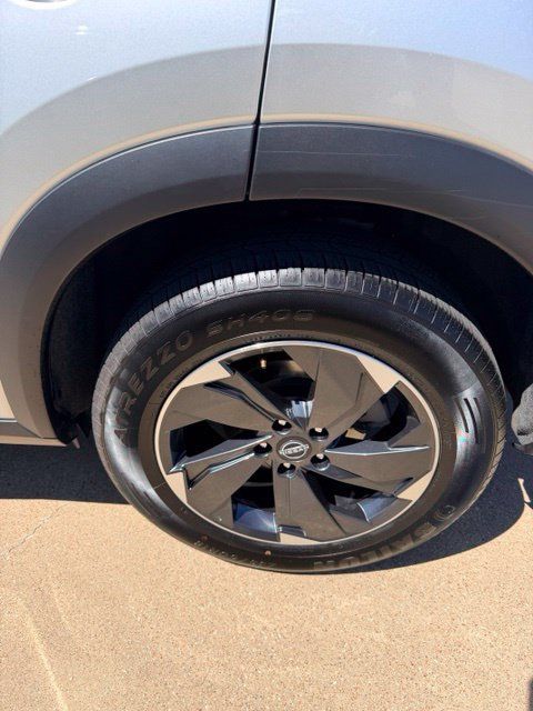 Used 2024 Nissan Rogue SV AWD/4WD image 5