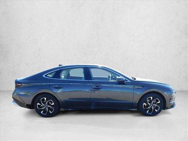 Used 2025 Hyundai Sonata SEL FWD image 4