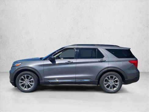 Used 2021 Ford Explorer XLT w/ Equipment Group 202A RWD image 17