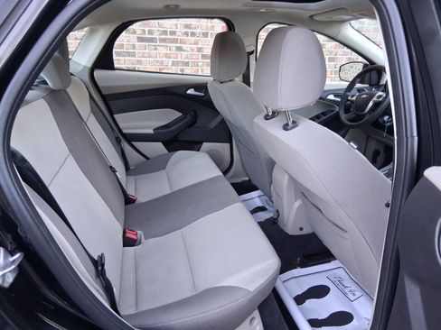 Used 2014 Ford Focus SE FWD image 11