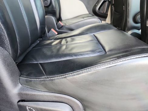 Used 2016 Chrysler Town & Country Limited Platinum FWD image 31
