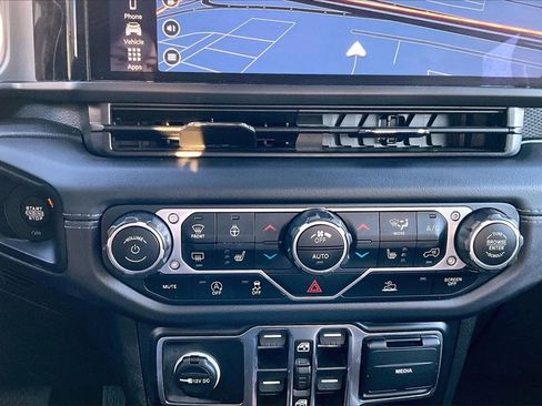 Certified 2024 Jeep Wrangler Unlimited Rubicon w/ Technology Group image 18